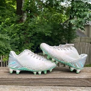 Girls Brava Soccer Cleats size 1
